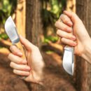 Scout carry knife with thumb hook